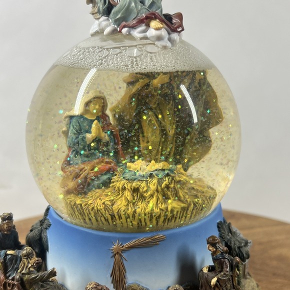 San Francisco Music Box Co. Holy Family Musical Globe O Little Town of Bethlehem - Picture 11 of 14